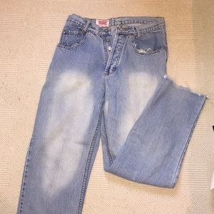 Blue Levi’s vintage unknown model. Size 32.